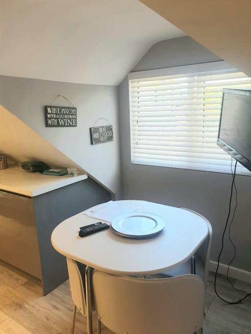 The Contemporary Studio Bracknell Esterno foto